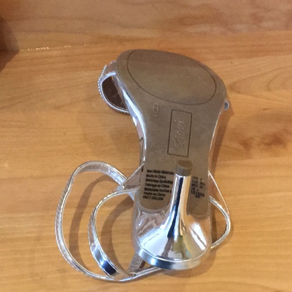 ✨Host Pick✨LAST SIZE 6 Silver Cocktail Sandals - Picture 4 of 9